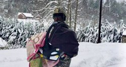 Fotka vojnika koji je spasio bebu iz snježne mećave obilazi svijet