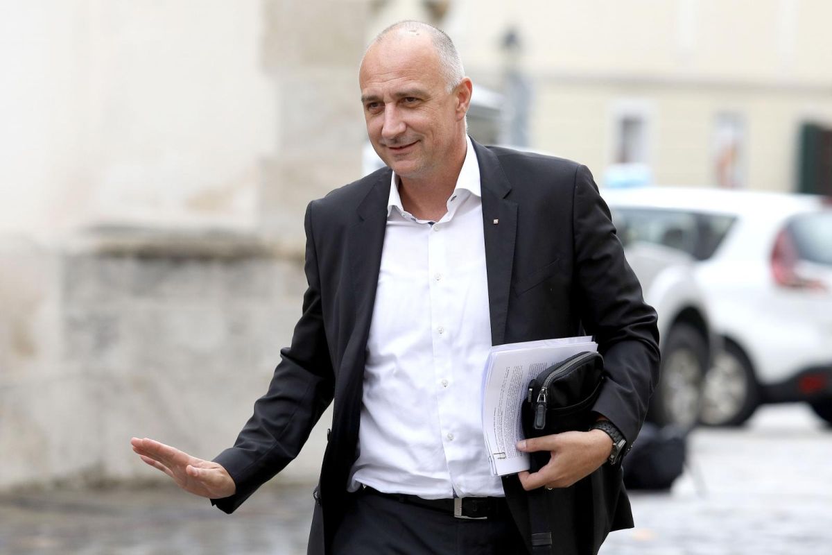 I Vrdoljak se narugao Kolindinim demografskim mjerama