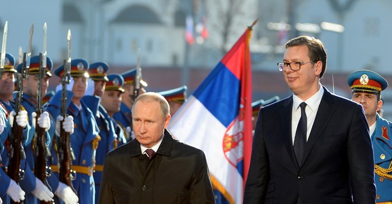 VIDEO Pogledajte kako se Vučić ulizuje Putinu