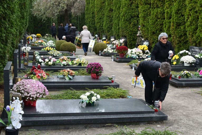 Tužno sjećanje u Vukovaru: "Ne mogu suprugu zapaliti svijeću, ne zna se gdje je"