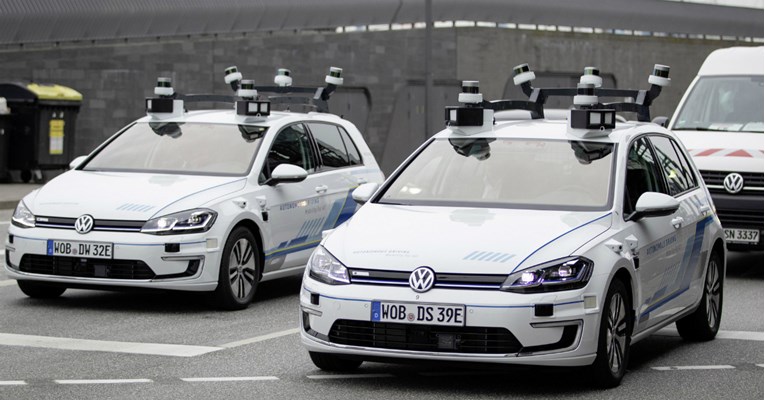 Počelo je: Volkswagen izveo samovozeće Golfove na ulice Hamburga