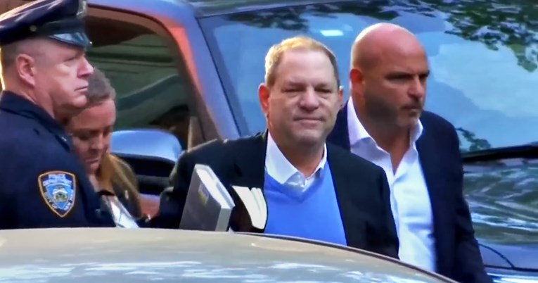 VIDEO Holivudski moćnik Weinstein predao se policiji, odgovarat će za silovanje i zlostavljanje