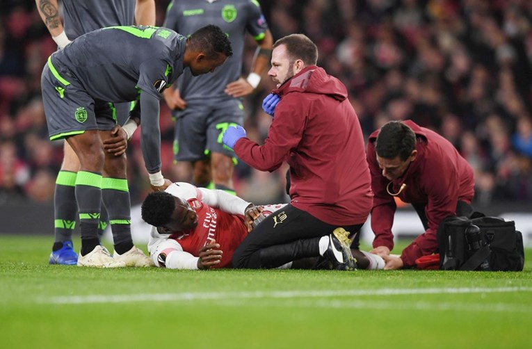 VIDEO Teška ozljeda Arsenalovog asa: Iznijeli ga na nosilima, davali mu kisik