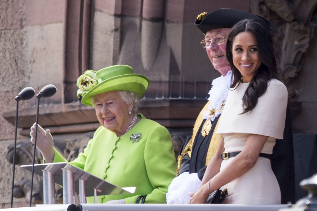 Kraljica zbog Meghan učinila nešto veoma neobično: "To nikad nije ponudila Kate"