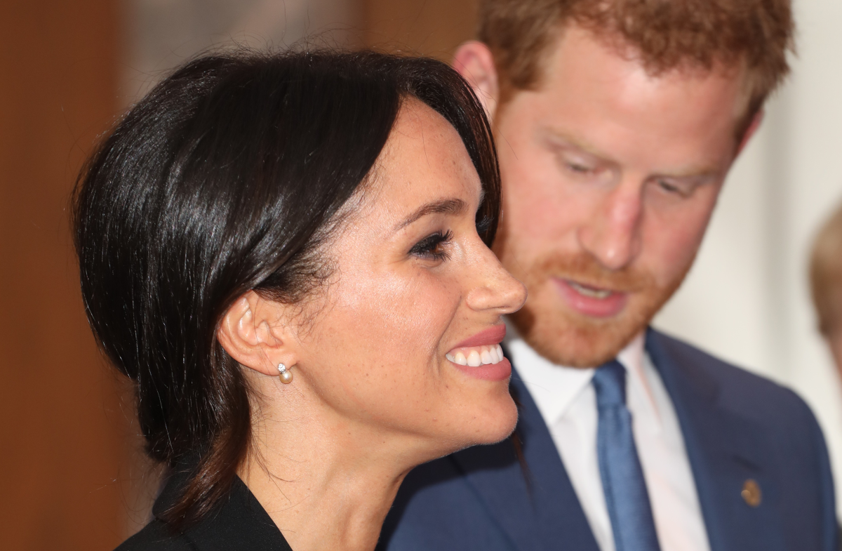 Ne skida ruke s nje: Uhvaćeno što je Harry radio Meghan na dodjeli nagrada djeci