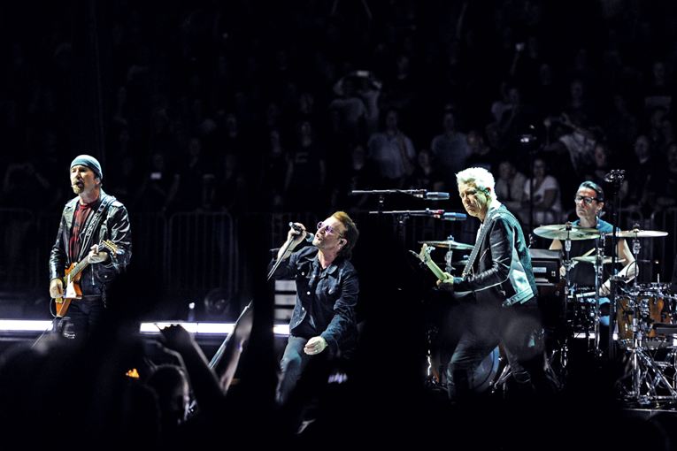 Velike muhe, čudni pozivi i gomila love: Kako je U2 promijenio rock koncerte