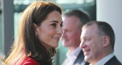 Kate Middleton blista u predivnom kaputu koji jamči poglede