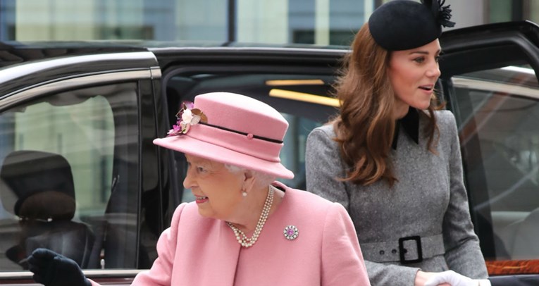 Kate Middleton se posebno skockala za rijedak izlazak s kraljicom Elizabetom