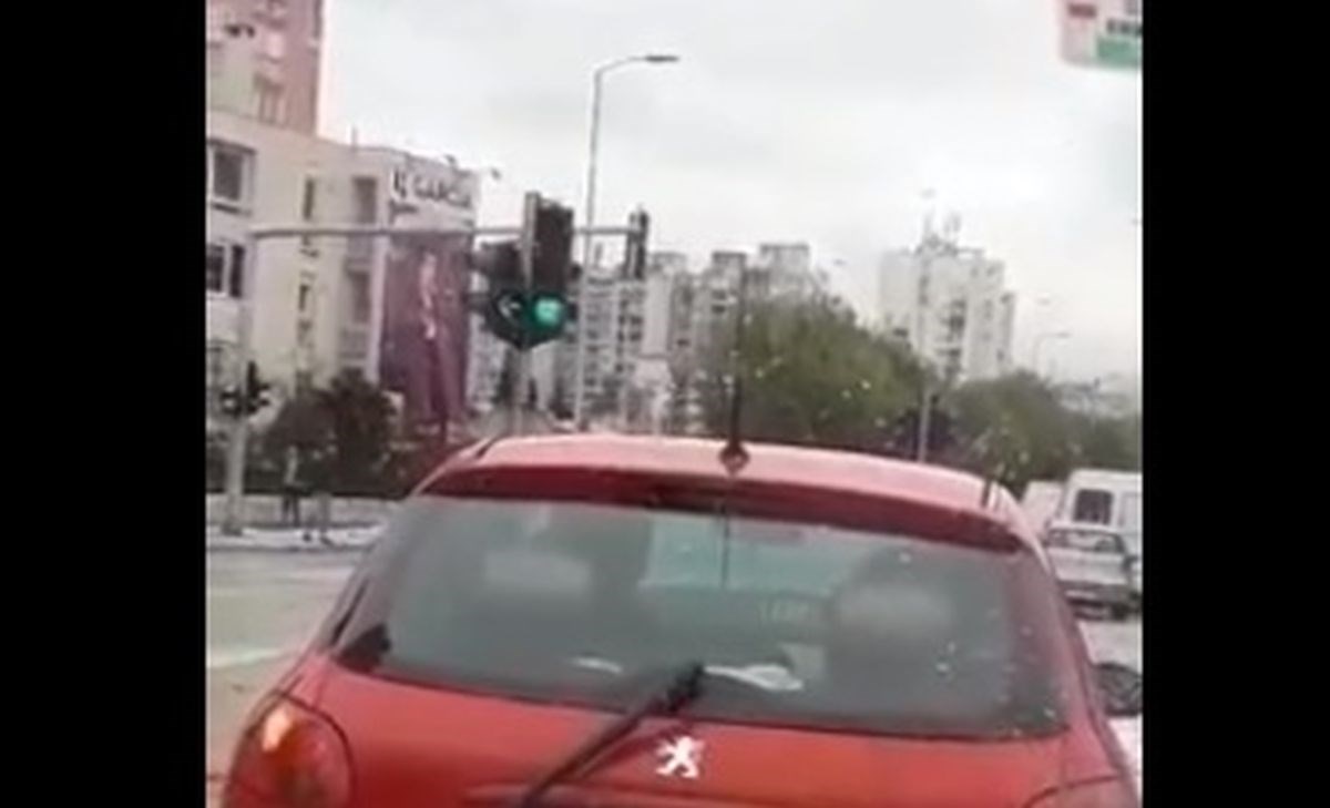 Detalj na automobilu u Splitu nasmijao Fejs: "Ovo je svima potrebno"