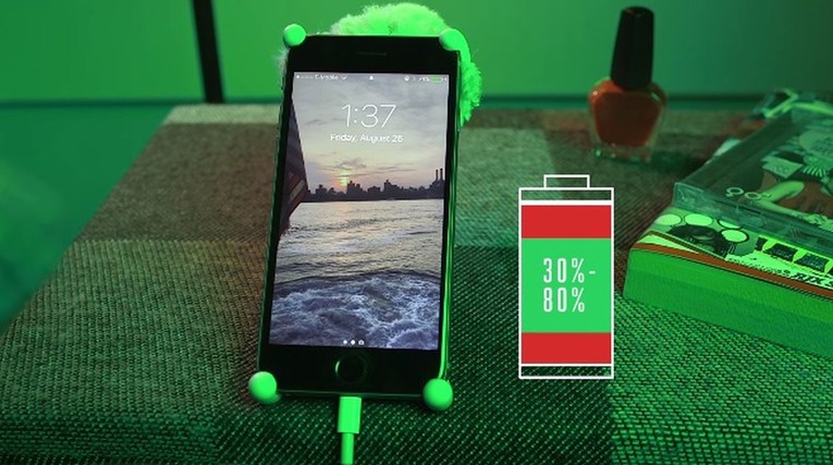 Želite da vam baterija na mobitelu duže traje? Ovih 5 trikova će vas spasiti