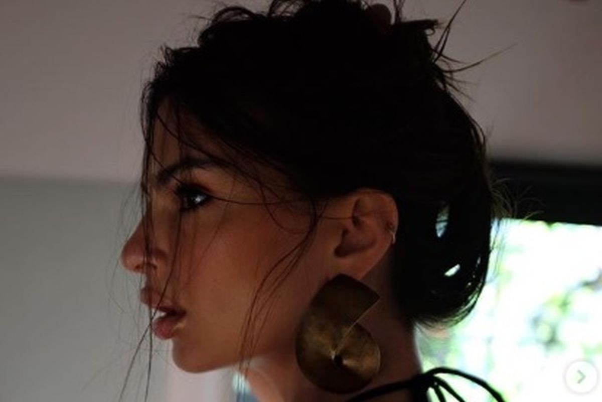 Emily Ratajkowski pozirala u tangama, nikad niste vidjeli njenu guzu izbliže