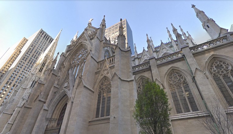 Muškarac ušao u njujoršku katedralu s kanisterima punim benzina i upaljačima