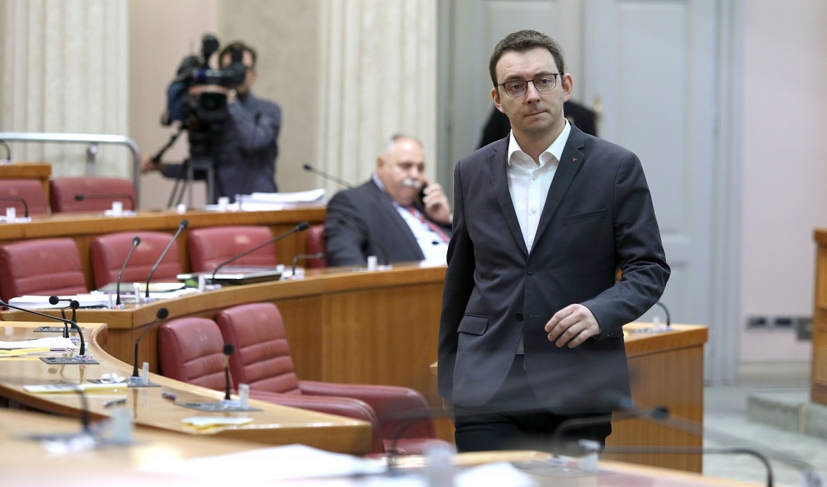 Sabor do kasno u noć raspravljao o pozdravu Za dom spremni