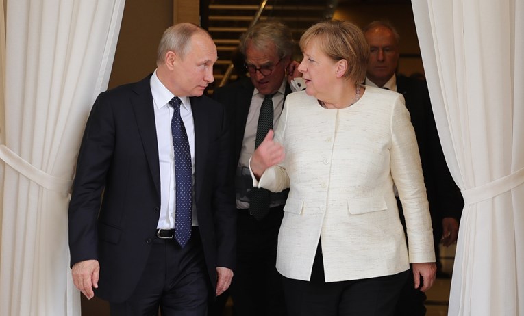 Merkel čekaju komplicirani razgovori s Putinom, ne očekuje mnogo od njih