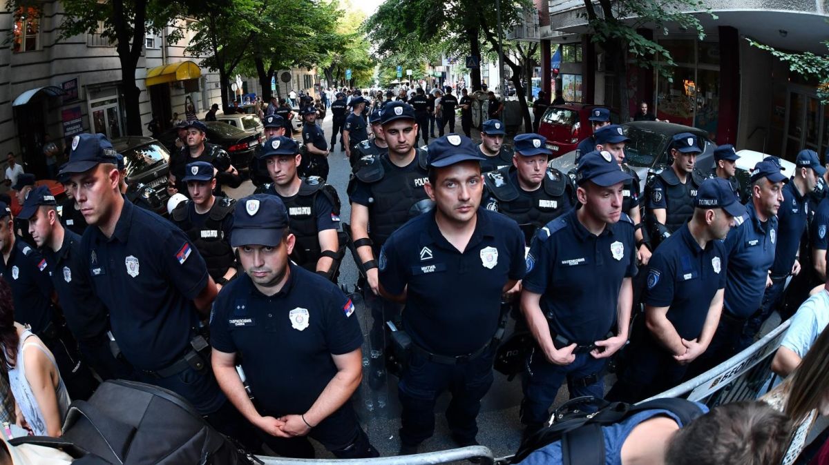 Beograd pod policijskom opsadom zbog prosvjeda Šešelja i njegovih ekstremista