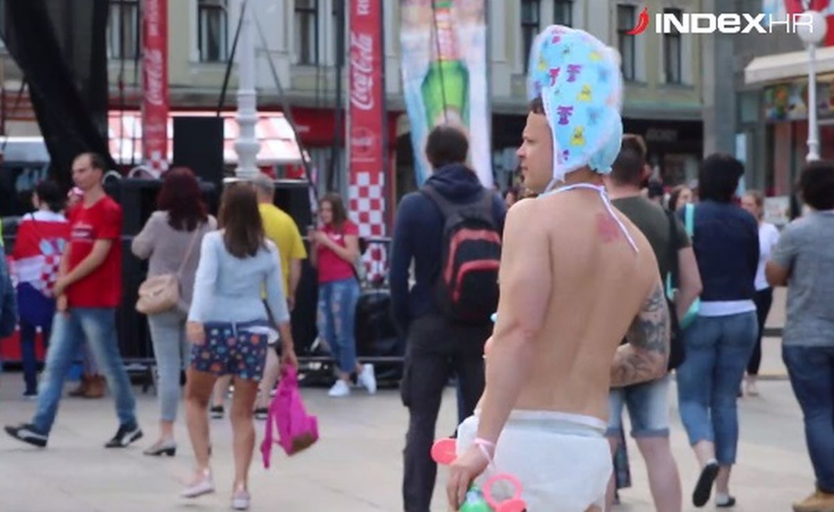 Morate vidjeti u čemu je jedan pijani turist došao gledati utakmicu na Trg bana Jelačića