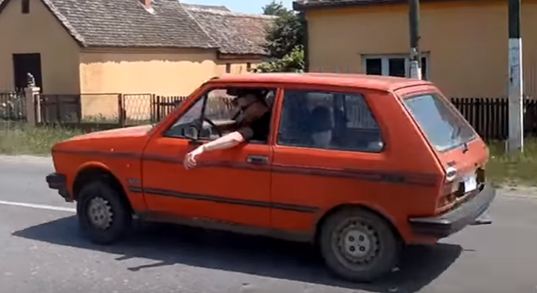 Srbi čuli da su Englezi proglasili Yugo najgorim autom, objasnili im par stvari