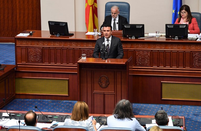 Makedonski parlament u kaosu, odgođeno je glasanje o promjeni imena