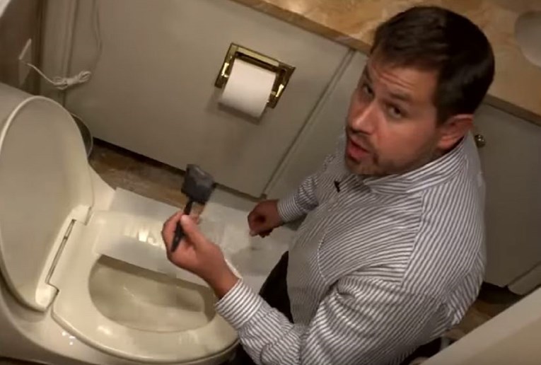 Prije puštanja vode u WC školjku, obavezno biste trebali napraviti jednu stvar