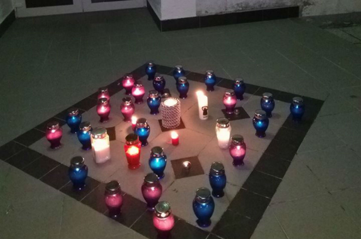 Ljudi pale svijeće za mladića koji je umro u Zaprešiću