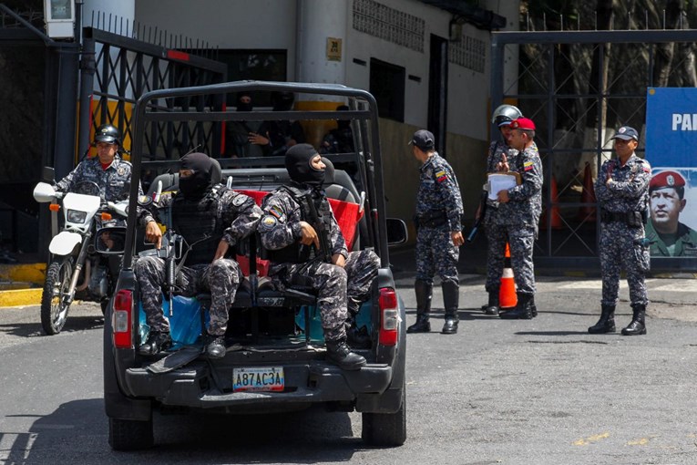 Maduro oslobodio 40 zatvorenika