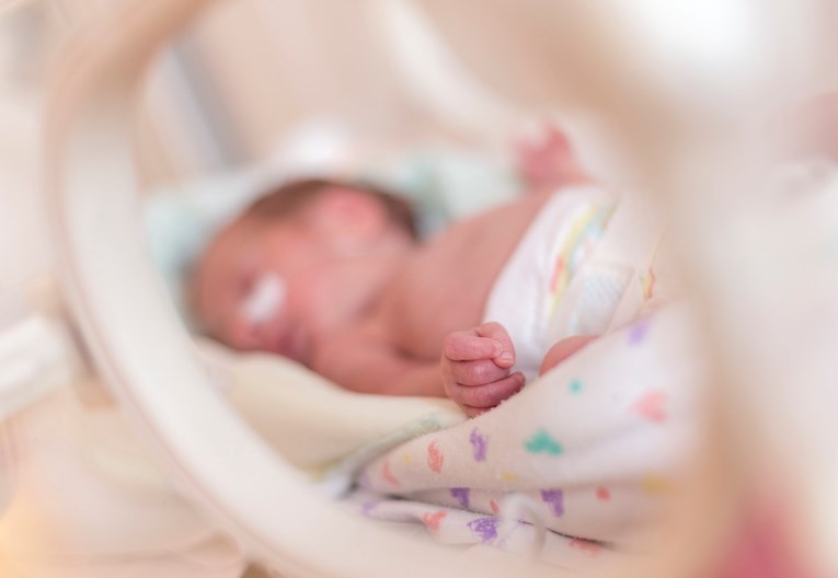 Talijanski dječak rođen dva mjeseca nakon svog brata blizanca