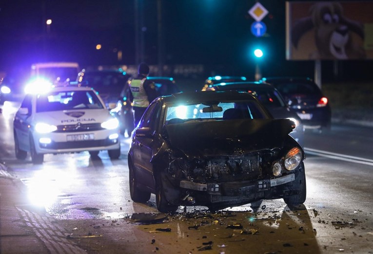 Lančani sudar u zagrebačkoj Ilici, dvoje ozlijeđenih, razbijen crni Mercedes