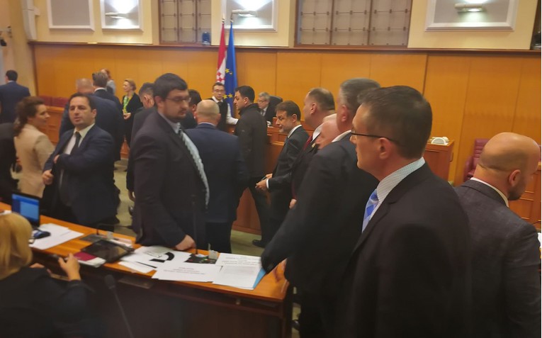 Vlada: Premijer se nije htio obračunati s Grmojom