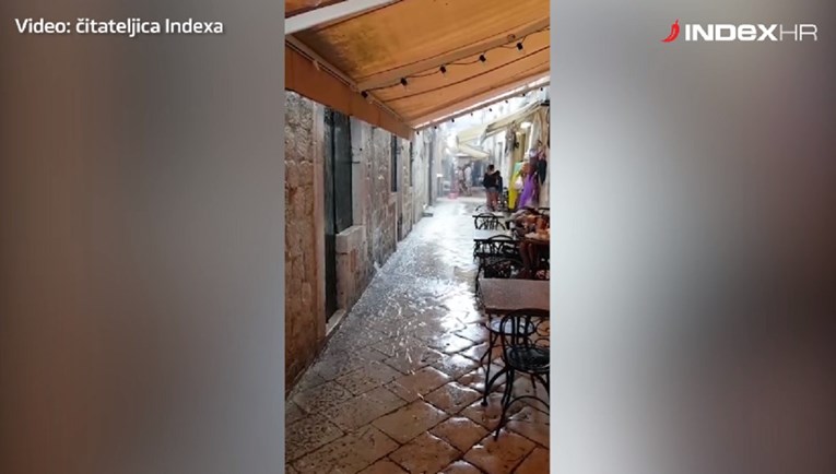 Obilna kiša potopila dijelove Dubrovnika, pogledajte snimku