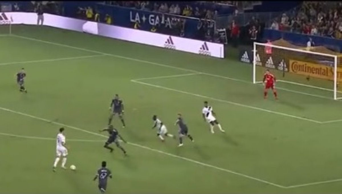 Zlatan zabio još jedan spektakularan gol pa oduševio gestom