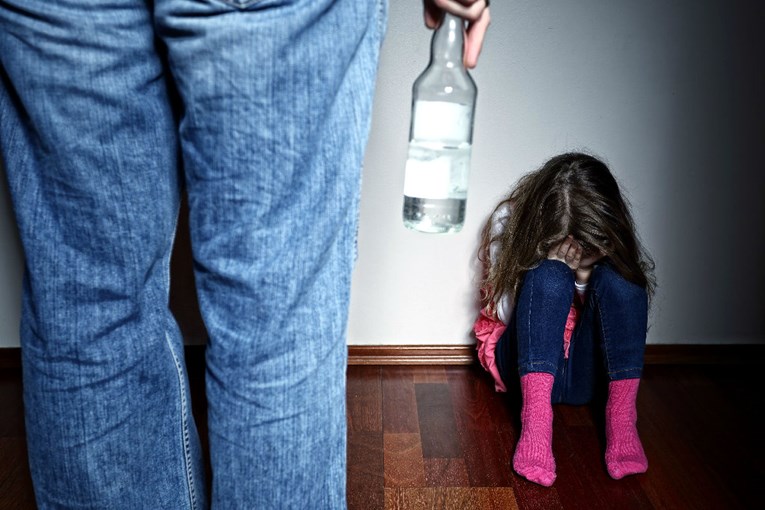Otac u BiH seksualno zlostavljao svoju 14-godišnju kćer