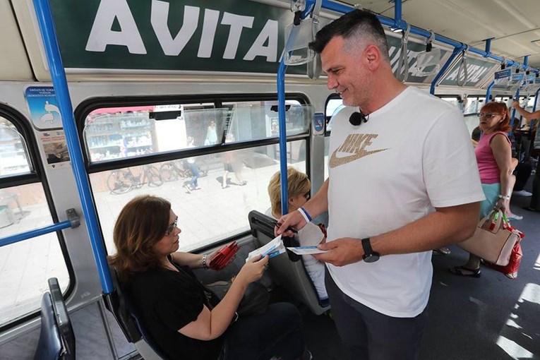 Osijekov trener u tramvaju dijelio karte za Glasgow Rangerse