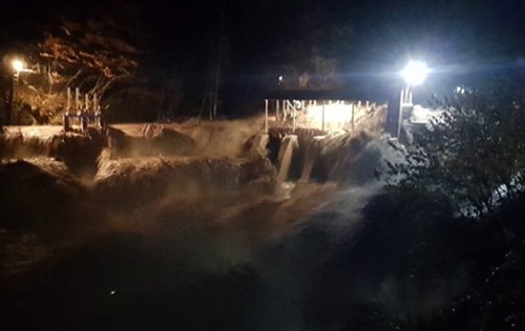 Ogromne štete od oluja u Sloveniji, a sada prijete poplave. Stanovnici u strahu