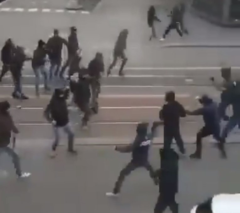 Sukob navijača Züricha i Napolija na švicarskim ulicama
