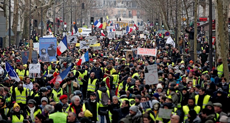 Tisuće Žutih prsluka prosvjedovale diljem Francuske