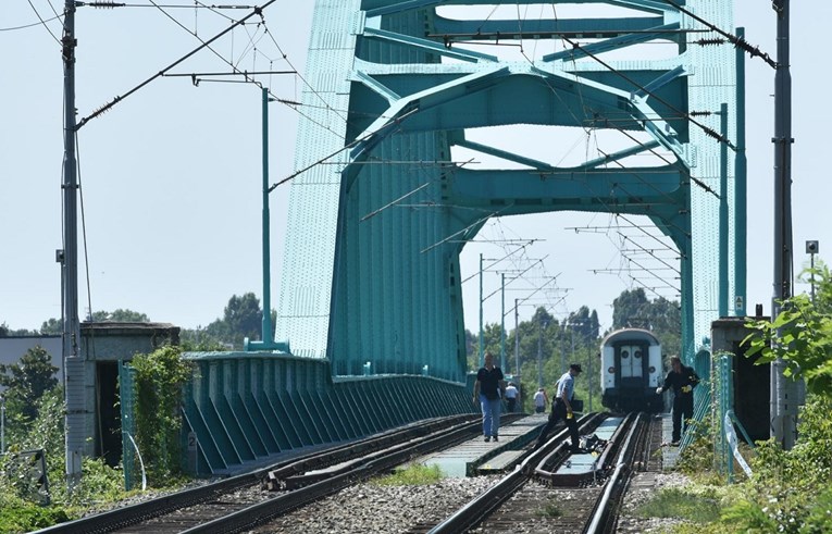 Vlak usmrtio osobu na zagrebačkom Hendrixovom mostu