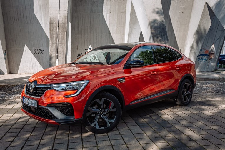 Testirali smo najatraktivniji Renault, Megane Conquest u formi hibrida