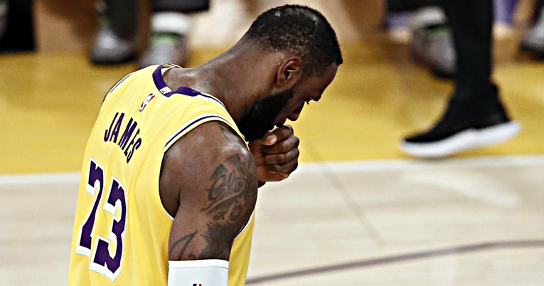 LeBron odao počast Bryantu njegovim zakucavanjem od prije 19 godina