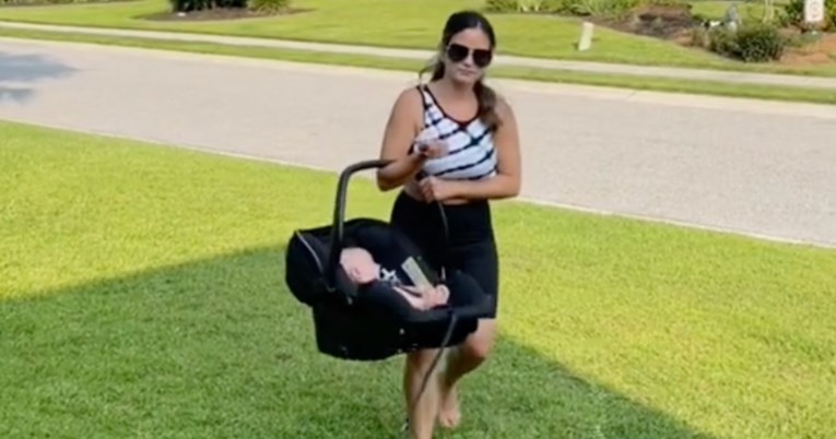 Mama pokazala kako nositi autosjedalicu u rukama. Trik će vam olakšati život