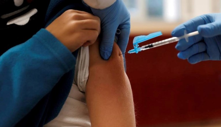 CDC preporučio Pfizerovu booster dozu za djecu od 12 do 15 godina