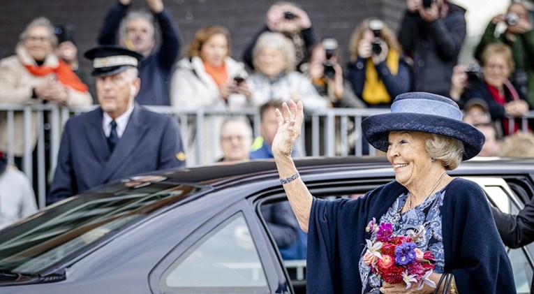 Bivša nizozemska kraljica ima koronu