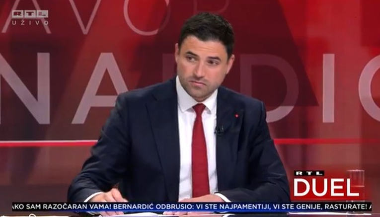 "Gleda li on to nekoga?": Jeste li uočili što je Bernardić stalno radio u duelu?