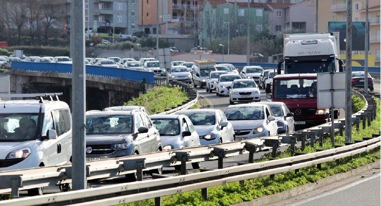 Pojačan promet očekuje se na prilazima turističkim mjestima
