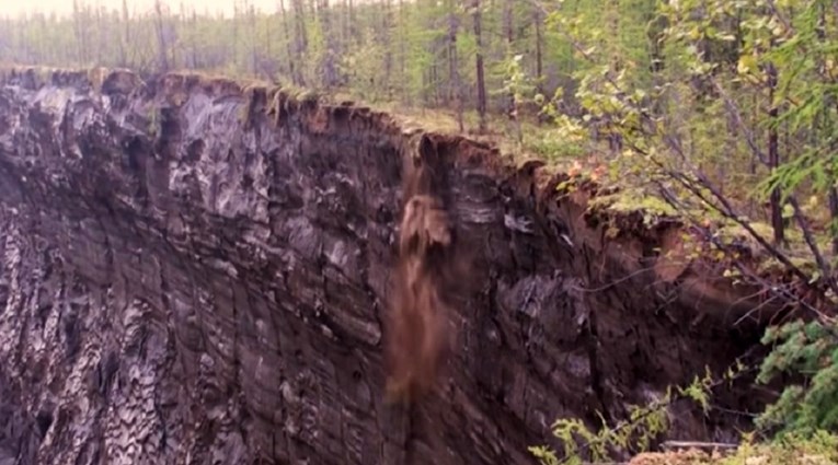 VIDEO Permafrost u Rusiji se topi. Otvaraju se rupe, ulice propadaju, kuće nestaju
