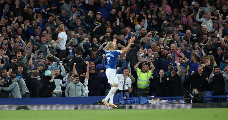 Everton nakon ludog preokreta izborio ostanak u Premier ligi. Burnley korak do spasa