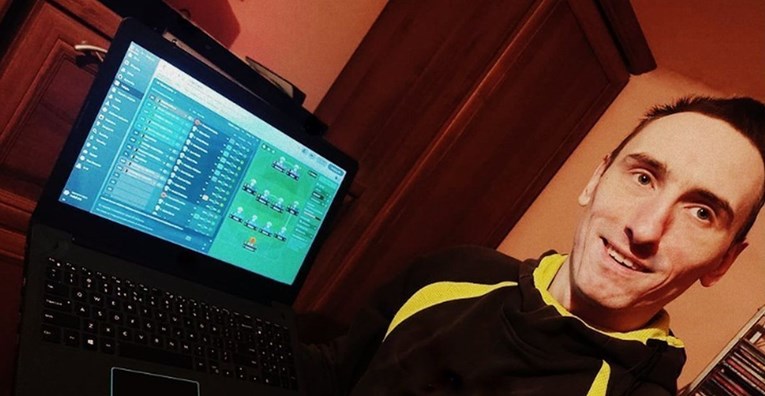 Postavio je novi svjetski rekord u Football Manageru, odigrao je čak 416 sezona