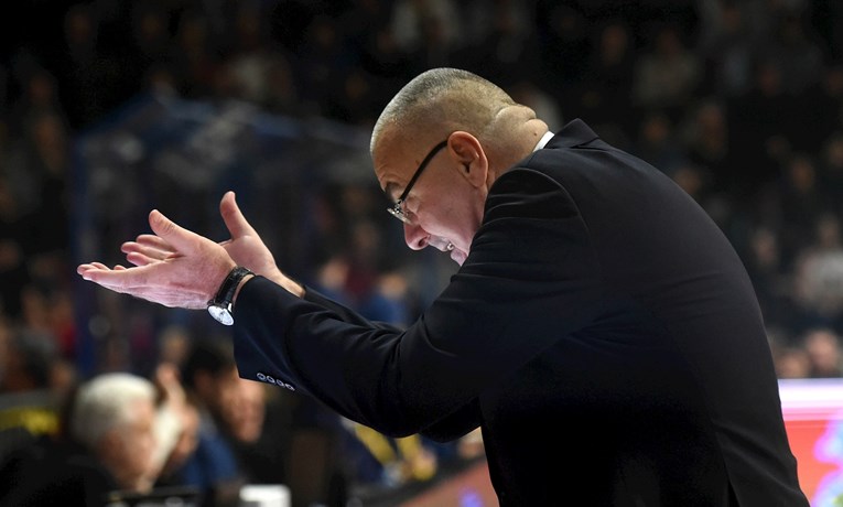 Repeša izgubio u prvoj utakmici s novim klubom pa dao otkaz zbog problema sa srcem