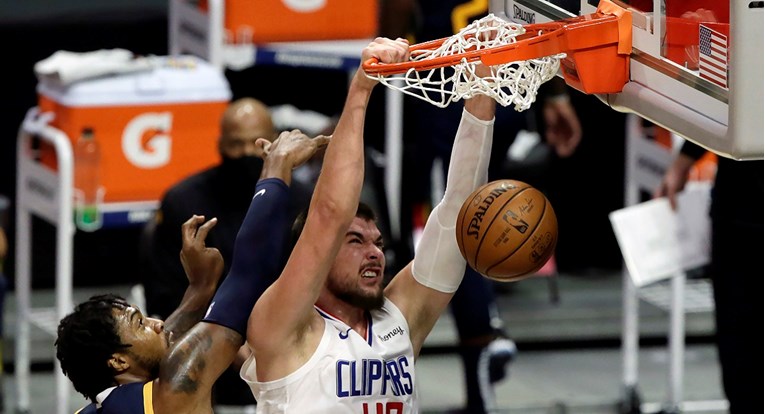 Zubac u novoj partiji sezone. Pogledajte zakucavanja i blokade za double-double