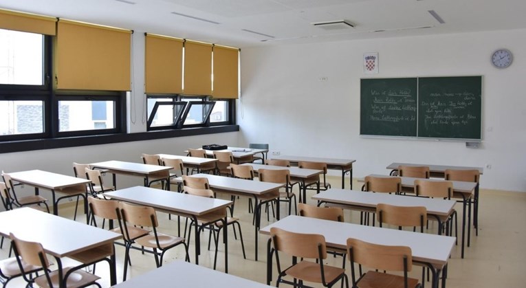 Srednje škole u Zagrebačkoj županiji prelaze na online nastavu