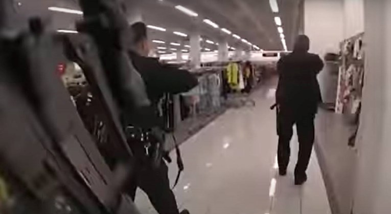 VIDEO Policija u SAD-u tijekom potjere upucala djevojčicu (14) u garderobi, umrla je